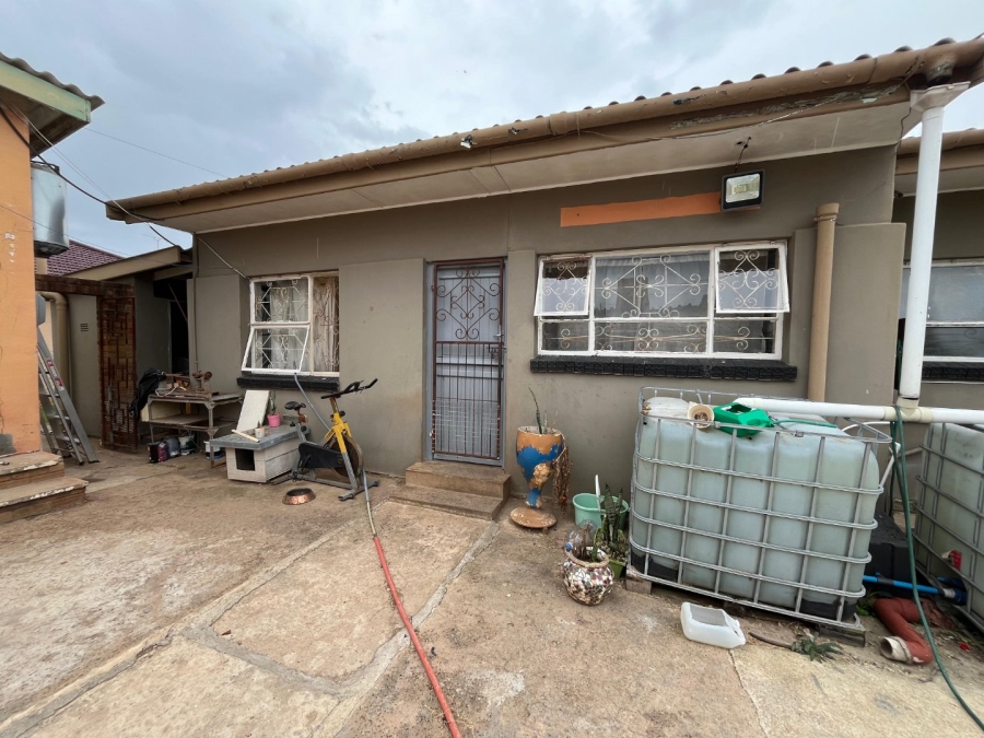 To Let 3 Bedroom Property for Rent in Bothasrus Eastern Cape